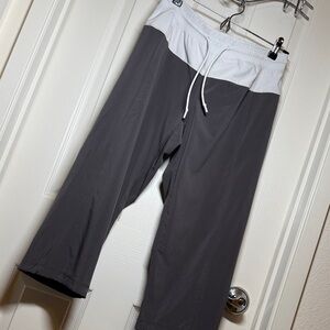 Lululemon crop pants. Size 6.